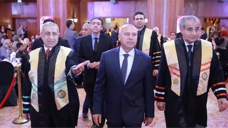 الاكاديمية العربية للعلوم والتكنولوجيا تحتفل بتخريج دفعة جديدة من طلبة معهد النقل الدولي واللوجستيات فرع القاهرة