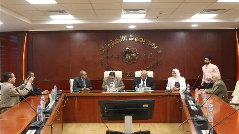 بروتوكول تعاون بين معهدي بحوث الإلكترونيات والهندسة الزراعية