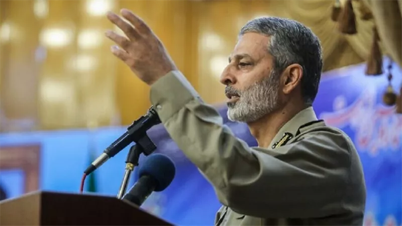 قائد الجيش الإيراني يرد على تهديد ترامب