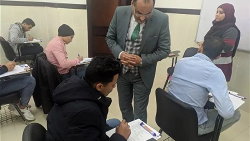 رئيس جامعة بني سويف التكنولوجية يتفقد سير الامتحانات برفقة وفد كورى