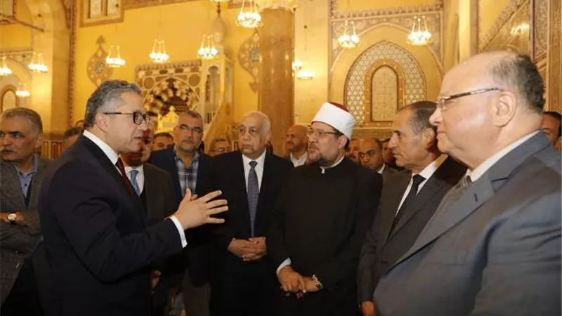 العناني وجمعة يتفقدان اعمال ترميم جامع الفتح الملكي