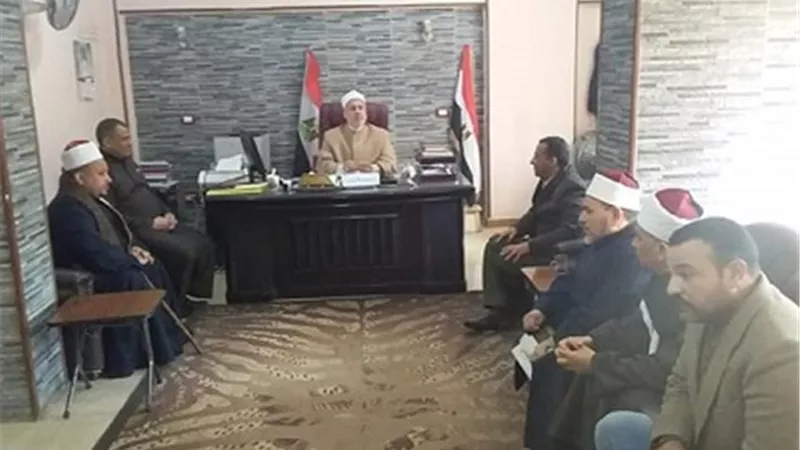 وكيل أوقاف أسيوط يستقبل مدير محو الأمية لفتح فصول جديدة