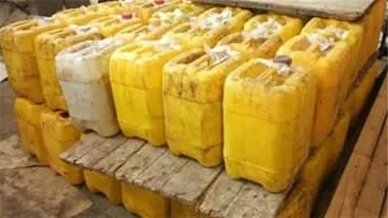 ضبط 250 كيلو زيت زيتون غير صالح للاستهلاك الآدمى داخل معصرة بقوص