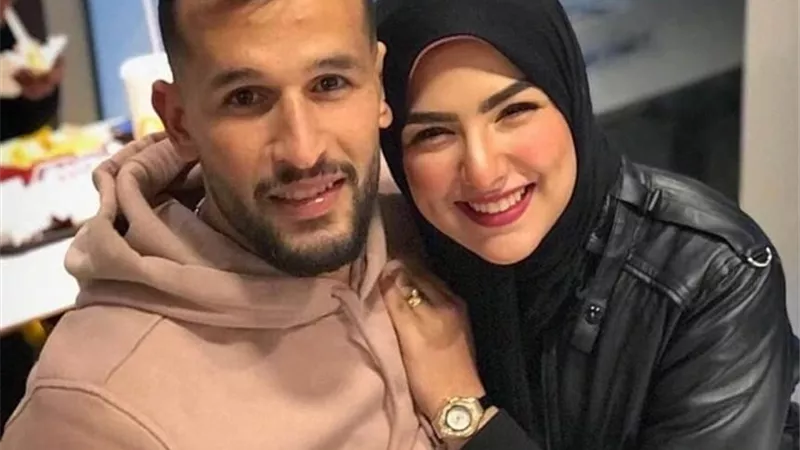 نجم المصرى يطالب الجماهير بالتدخل لحل ازمته مع زوجته