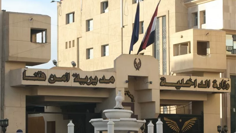 بالصدفة .. أمين شرطة بقنا ينجح فى إنقاذ طفل بعد قيام سيده باختطافه