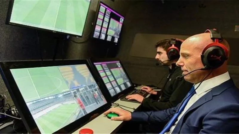 حجاج : على إتحاد الكرة تطبيق تقنية الفار