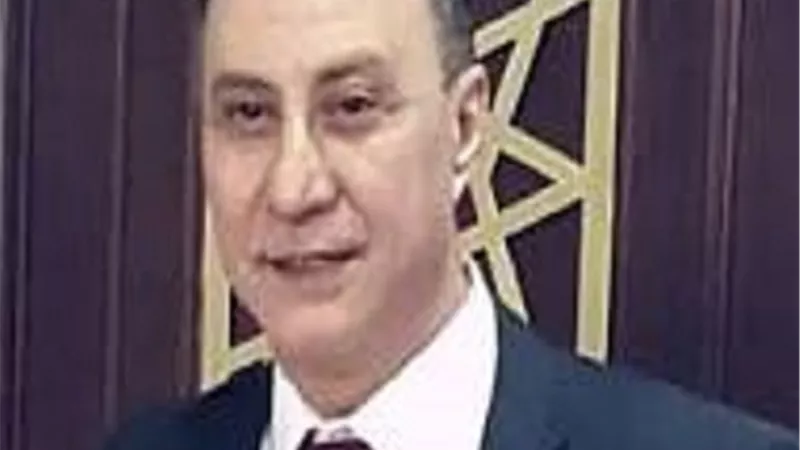 العاملون بالمؤسسات الحكومية والخاصة يجددون مبايعتهم للرئيس السيسى والوقوف بجانب الجيش والشرطة
