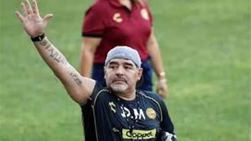 مارادونا مرشح لتدريب منتخب أميركي.. وعقبتان أمامه