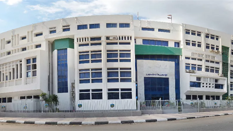 جامعة دمنهور علي صفيح ساخن عقب قرار إلغاء ندب أمين عام الجامعة