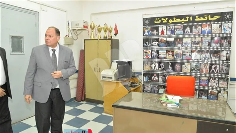 محافظ أسيوط يفاجىء مركز شباب ديروط ويوجه بتفعيل الأنشطة الرياضية والثقافية