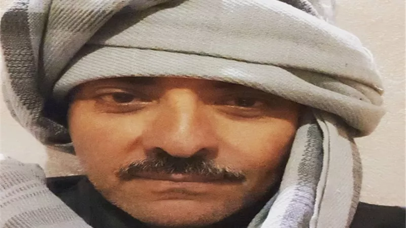 فتحى عبد الوهاب يحارب البرد على طريقته الخاصة