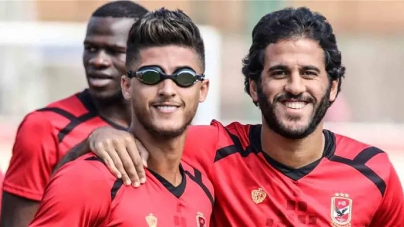 نجم الاهلى يوجه الدعوة للاعبى الزمالك لحضور حفل زفافه