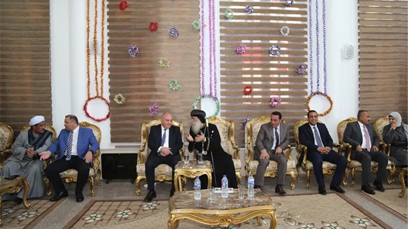 محافظ قنا يهنئ أسقف نقادة وقوص بعيد الميلاد المجيد
