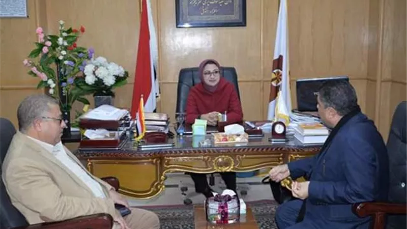 تعميم زراعة أشجار الحرير على مساحة ٥٠ فدانا بجميع قري الوادى الجديد