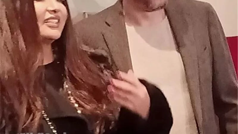 وصول الفنانة لطيفة العرض الخاص لفيلم بنات ثانوى