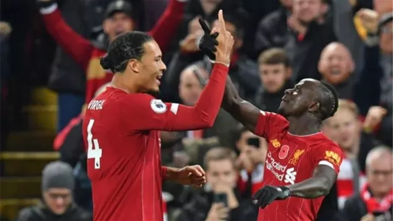 مفاجآت في تشكيل فيفا 20.. استبعاد صلاح ورونالدو