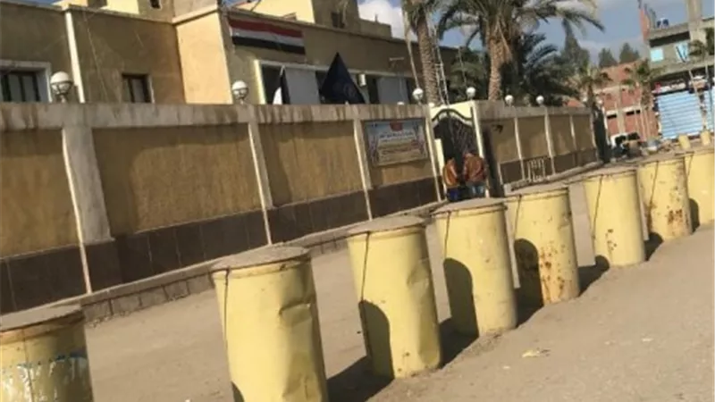 مدير مدرسة يتحرش بطالبة في الاعدادية بإحدي مدارس الدقهلية