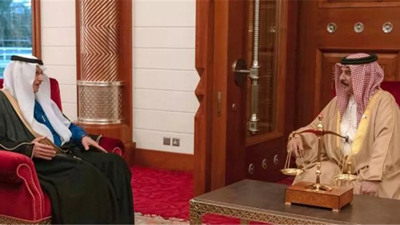 ملك البحرين يستقبل الأمين العام لمنظمة التعاون الإسلامي
