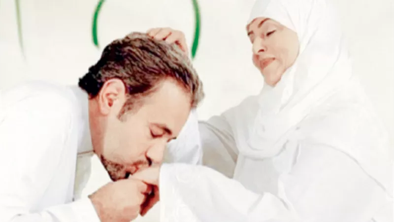 ماذا يفعل من قصر مع والديه في حياتهما؟