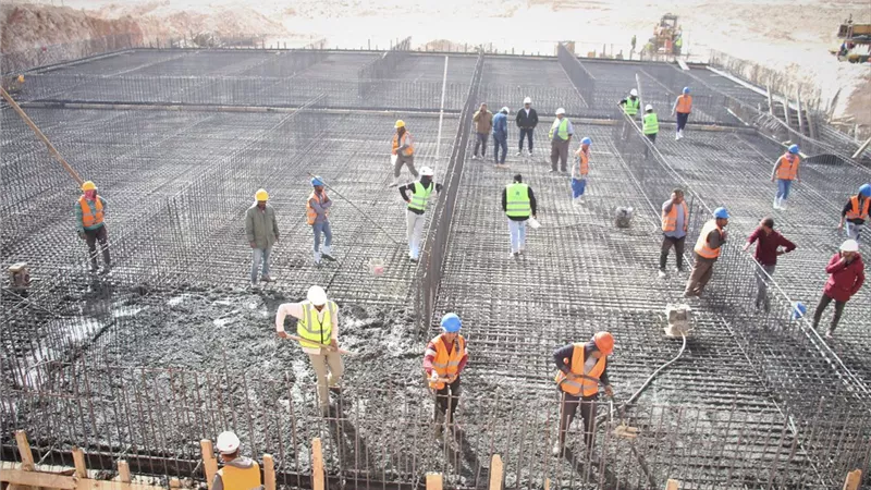 الإسكان: بِدء صب الخرسانة المسلحة لعددٍ من المنشآت بمدينة ناصر الجديدة
