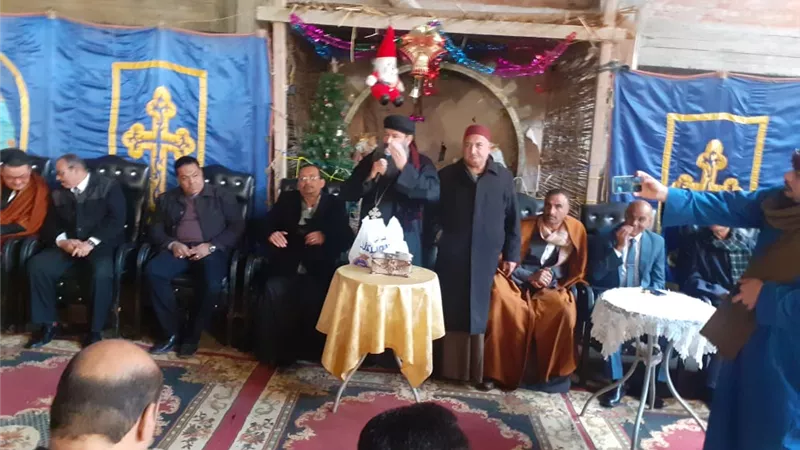 توافد المهنئين علي كنائس الشهداء