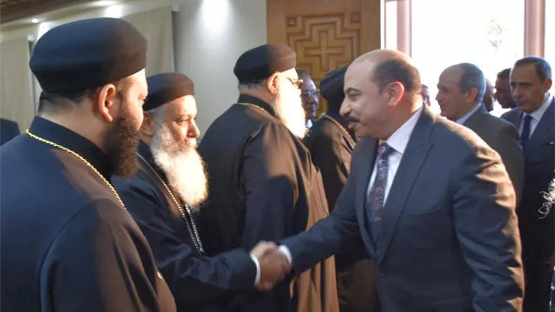 محافظ أسوان يزور الكنائس ويقدم التهنئة للكهنة والقساوسة بأعياد الميلاد المجيدة