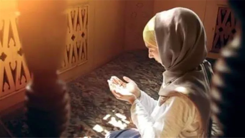 هل يجوز عند الوضوء المسح على غطاء الشعر دون نزعه؟