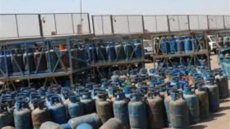 محافظ مطروح يتابع وصول اسطوانات البوتاجاز للمواطنين