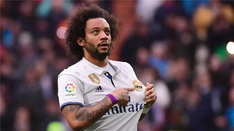 شاهد.. مدافع ريال مدريد يوجه رسالة بالعربية للسعوديين