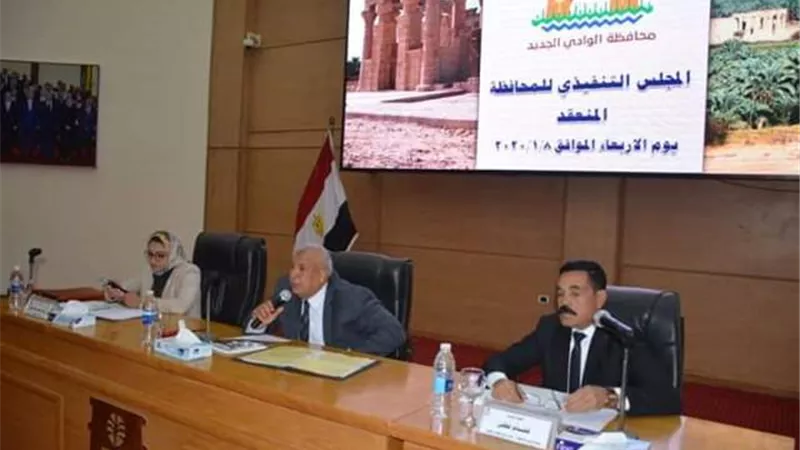 محافظ الوادى الجديد يعوض صغار المستثمرين ويخصص نقاط أمنية بالكيلو ٢٤