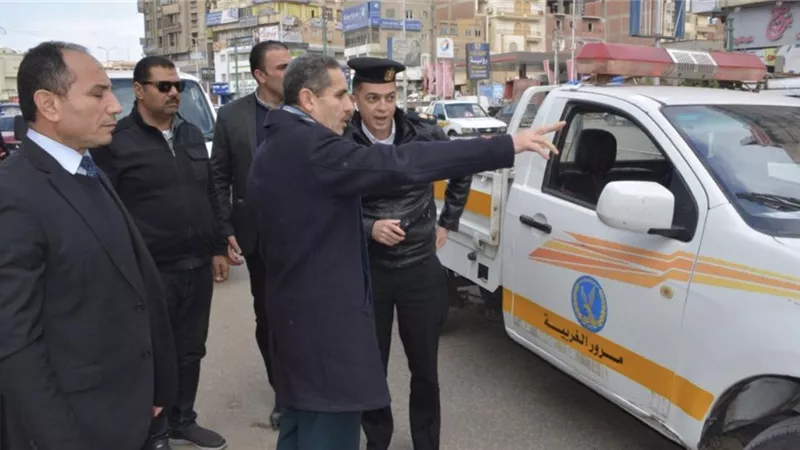 محافظ الغربية .. يتابع أعمال النظافة والاشغالات والحركة المرورية -صور