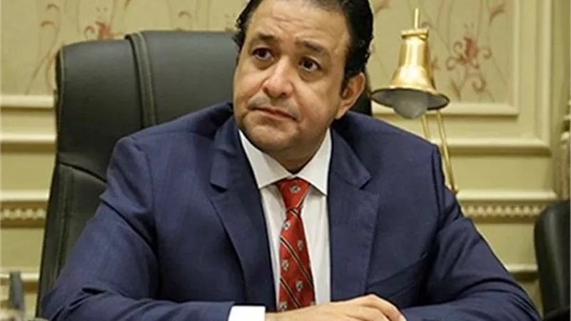 علاء عابد يطالب الحكومة سرعة تطبيق الأدنى للأجور
