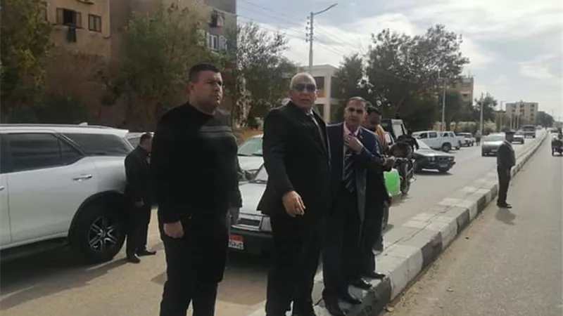 استكمال خطة تطوير طرق العاصمة بتكلفة ٢٢ مليون جنيه بالوادى الجديد