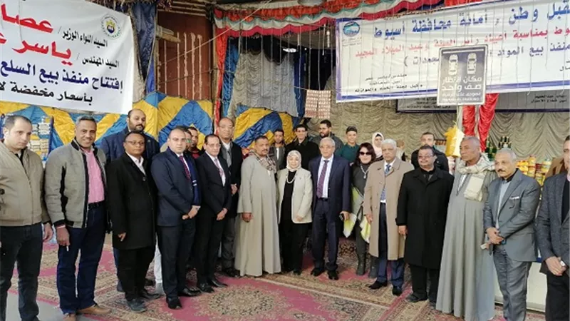مستقبل وطن بأسيوط يفتتح منفذ لبيع المواد الغذائية بأسعار مخفضة لرفع العناء عن المواطنين
