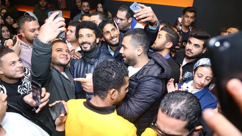شاهد .. الجمهور يطالب خالد النبوي بالاستمرار في تقديم أعماله المتميزة