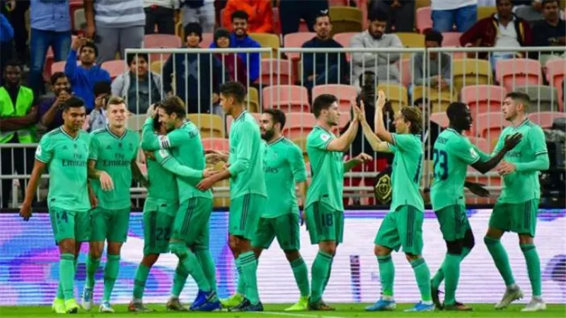 بالفيديو.. ريال مدريد يتأهل لنهائي السوبر الإسباني بثلاثية أمام فالنسيا