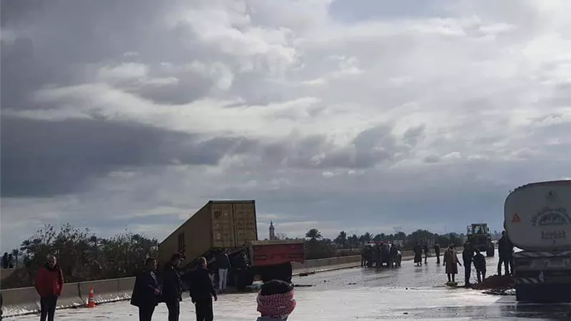 حادث تصادم بين شاحنتين على صحراوى الإسكندرية..ولاتوجد إصابات