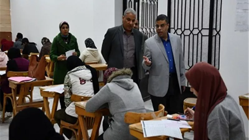 جامعة السويس: 470 طالبا يؤدون الامتحانات بالاَداب ولجان خاصة لطلاب الدمج