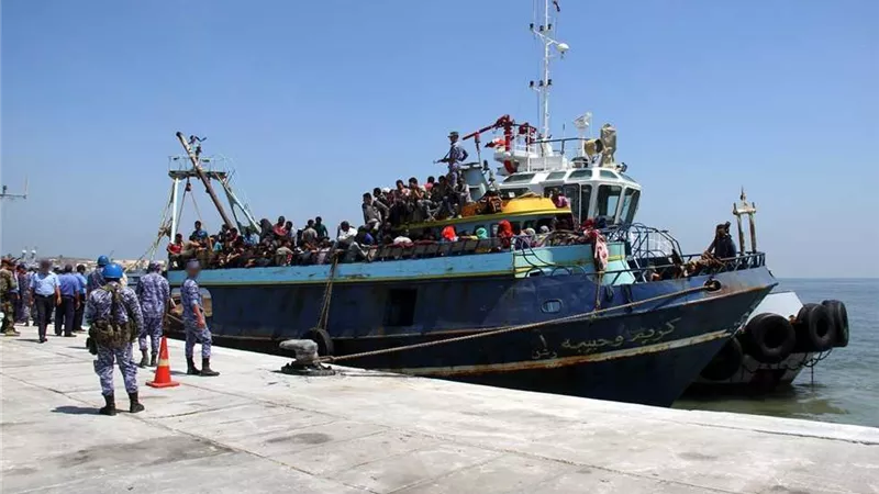 أمن مطروح يحبط محاولة هجرة غير شرعية لـ 13 شخصا