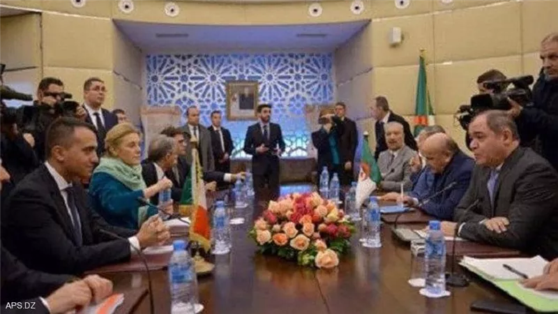 الجزائر تؤكد رفضها للتدخل العسكري في ليبيا