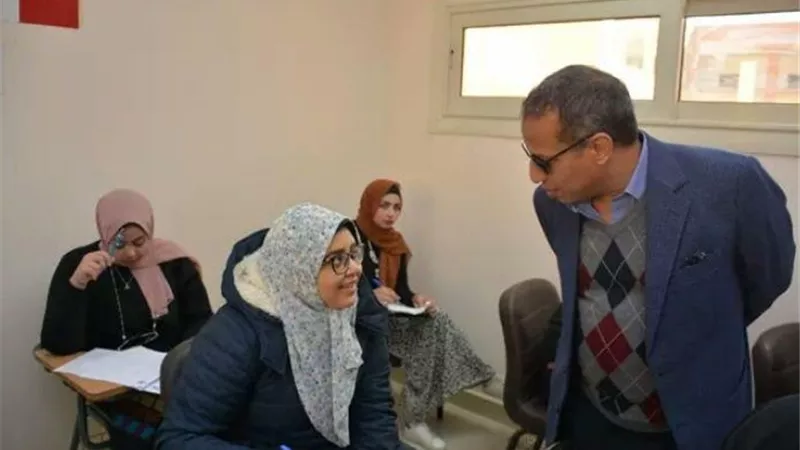رئيس جامعة الأقصر يتفقد سير الإمتحانات