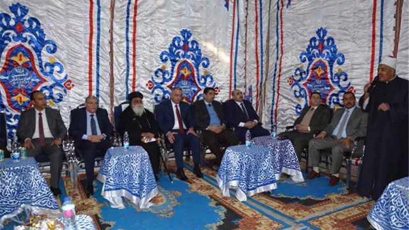 محافظ المنيا يقدم التهنئة للأقباط بمطرانيات وكنائس 4 مراكز.. بالصور