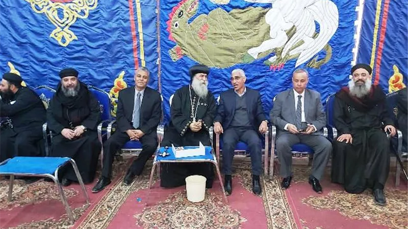 رئيس جامعة جنوب الوادى يزور مطرانيتى نقادة ونجع حمادى للتهنئه بعيد الميلاد.. بالصور