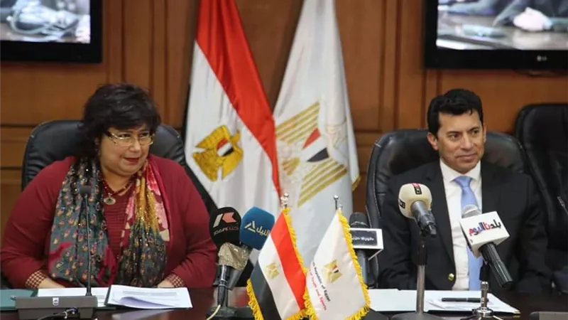 وزيرا الثقافة والشباب والرياضة يوقعان بروتوكولا لتعزيز تقديم الأنشطة الفكرية والفنية