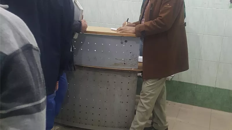تفتيش ليلي يحيل 36 طبيبا وممرضة للتحقيق باسيوط