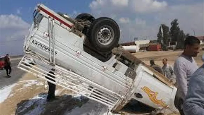 اصابة 20 عامل يومية في انقلاب سيارة بالإسماعيلية