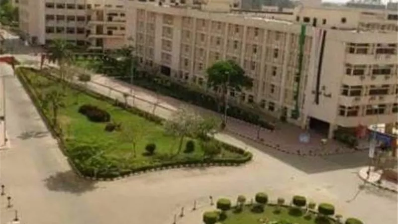 حملة الكشف المبكر عن أورام الثدي تواصل أعمالها بمستشفيات جامعة الزقازيق.. الإثنين