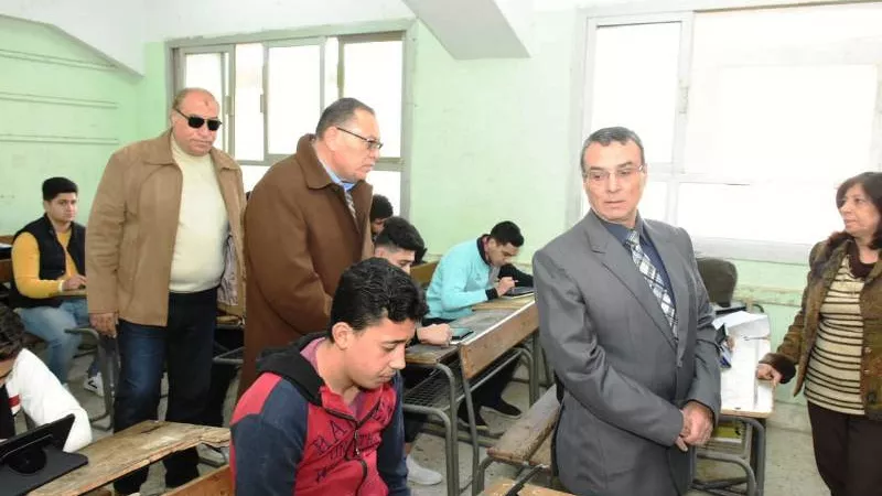 نائب وزير التعليم ومحافظ الشرقية يتابعان امتحانات الصفين الاول والثانى الثانوى