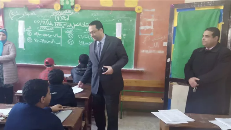 وكيل تعليم الغربية يتابع سير الامتحانات بشرق وغرب طنطا-صور