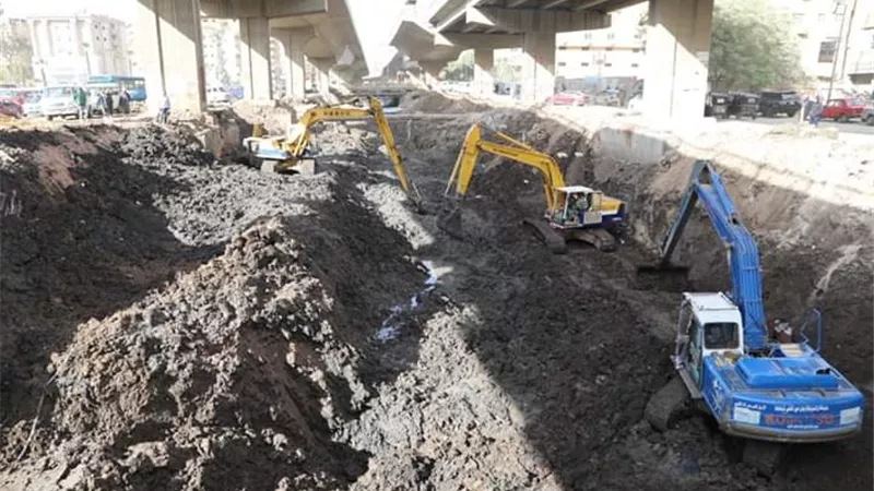 محافظ الجيزة يتفقد أعمال تدبيش وتطوير ترعة المريوطية.. صور